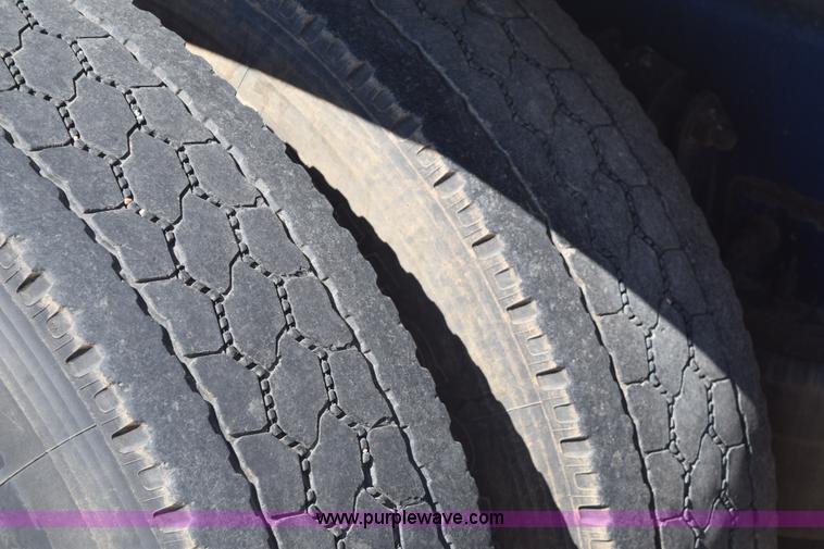 image for item E6280 1998 Freightliner FLD semi truck