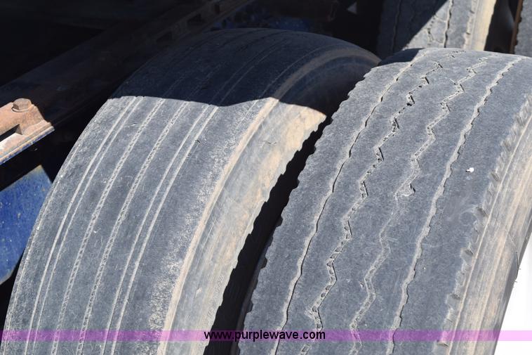 image for item E6280 1998 Freightliner FLD semi truck