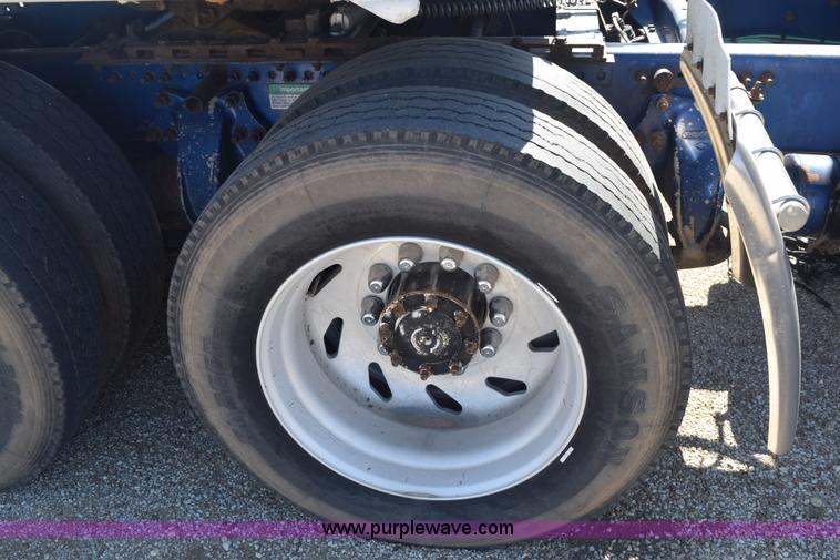 image for item E6280 1998 Freightliner FLD semi truck