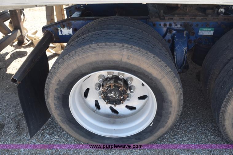 image for item E6280 1998 Freightliner FLD semi truck