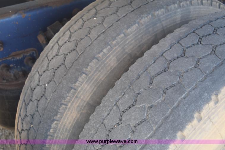 image for item E6280 1998 Freightliner FLD semi truck