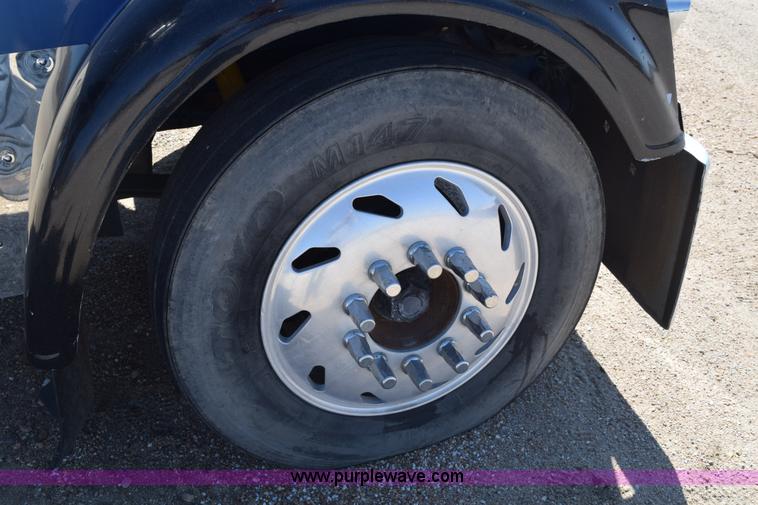 image for item E6280 1998 Freightliner FLD semi truck