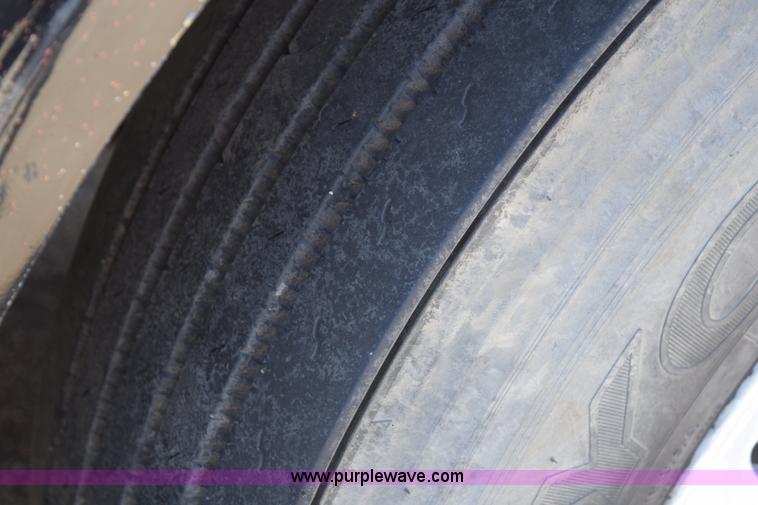 image for item E6280 1998 Freightliner FLD semi truck