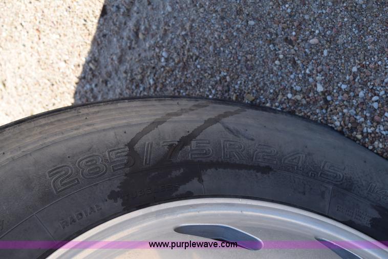 image for item E6280 1998 Freightliner FLD semi truck