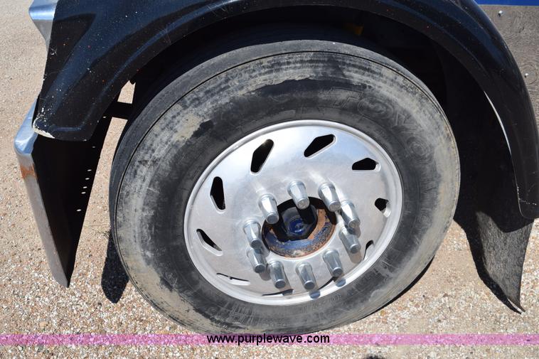 image for item E6280 1998 Freightliner FLD semi truck