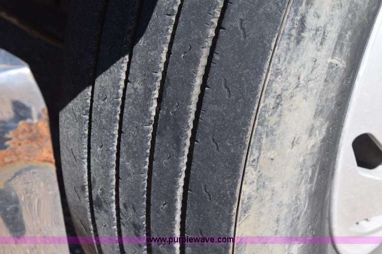 image for item E6280 1998 Freightliner FLD semi truck