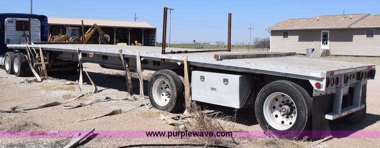 image for item E6281 1999 Fontaine flatbed trailer