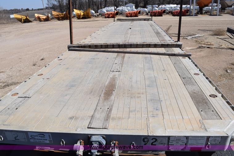 image for item E6281 1999 Fontaine flatbed trailer