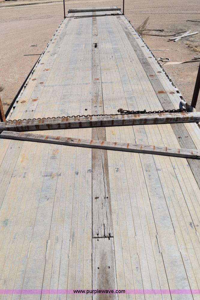 image for item E6281 1999 Fontaine flatbed trailer