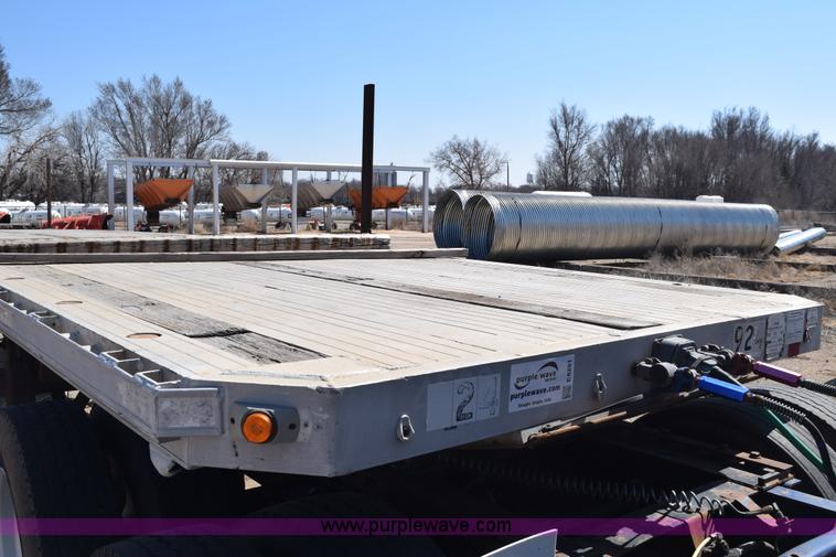 image for item E6281 1999 Fontaine flatbed trailer