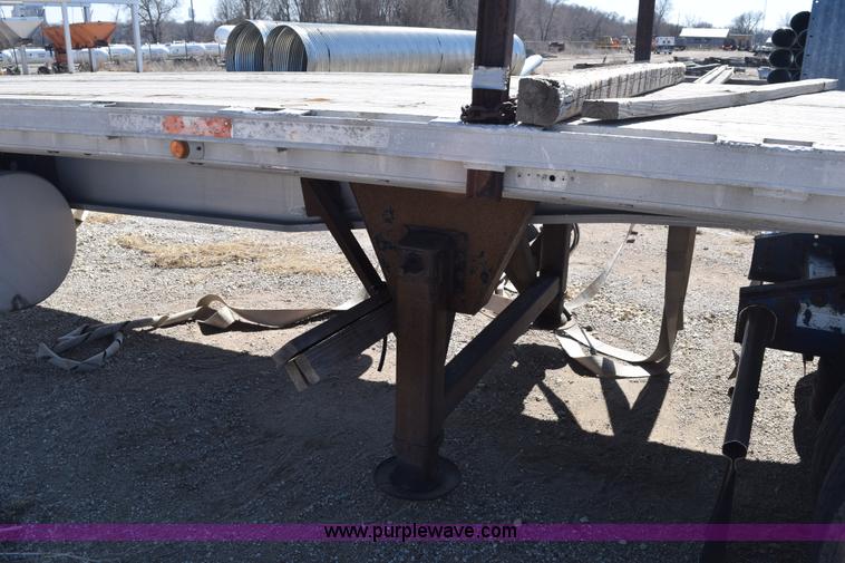 image for item E6281 1999 Fontaine flatbed trailer