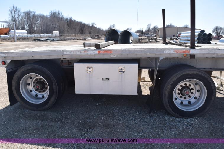 image for item E6281 1999 Fontaine flatbed trailer