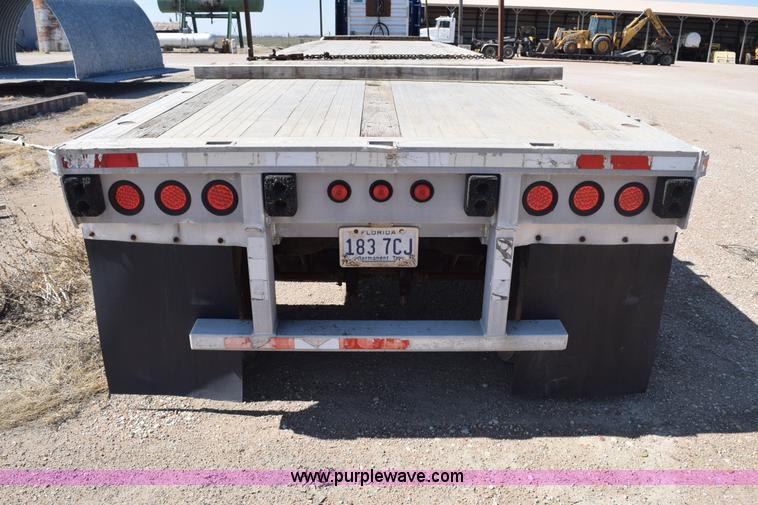 image for item E6281 1999 Fontaine flatbed trailer