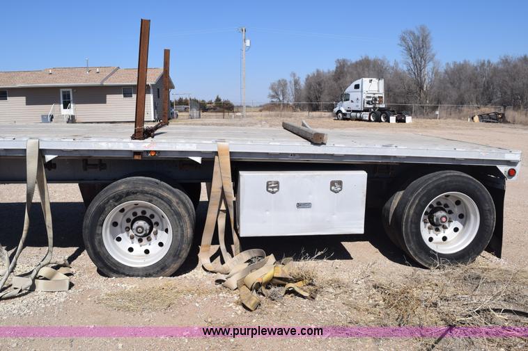 image for item E6281 1999 Fontaine flatbed trailer