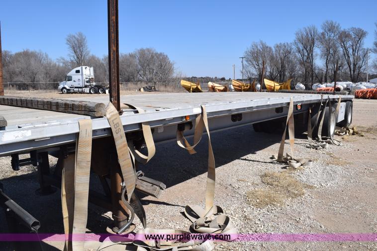 image for item E6281 1999 Fontaine flatbed trailer