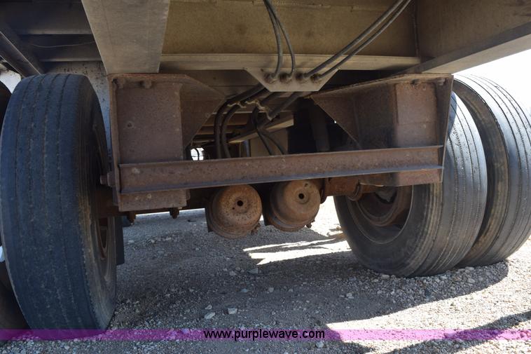 image for item E6281 1999 Fontaine flatbed trailer