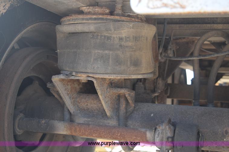 image for item E6281 1999 Fontaine flatbed trailer