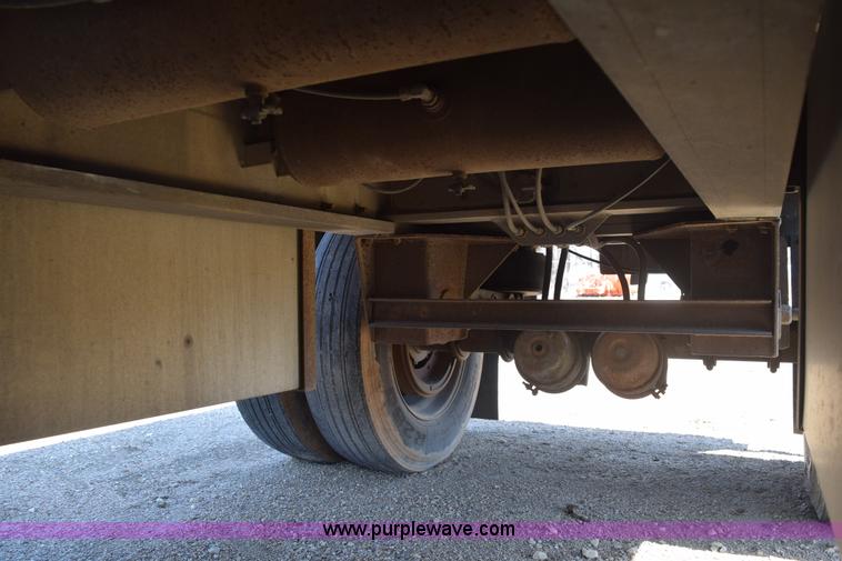 image for item E6281 1999 Fontaine flatbed trailer