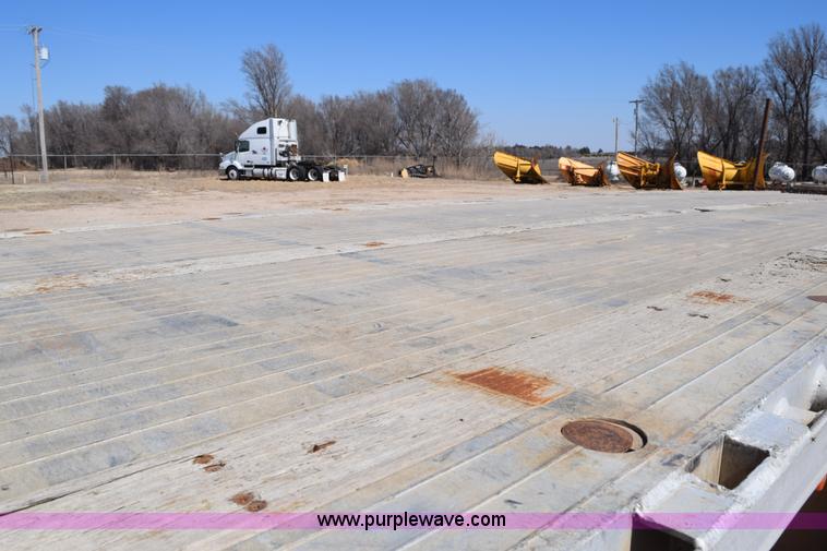 image for item E6281 1999 Fontaine flatbed trailer