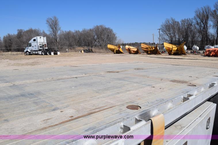 image for item E6281 1999 Fontaine flatbed trailer