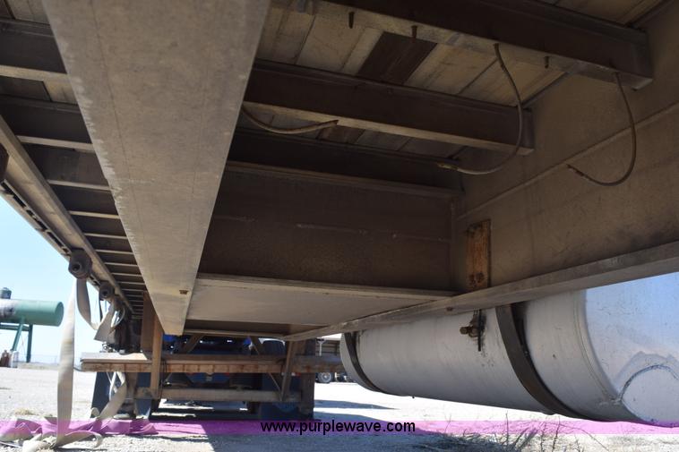 image for item E6281 1999 Fontaine flatbed trailer