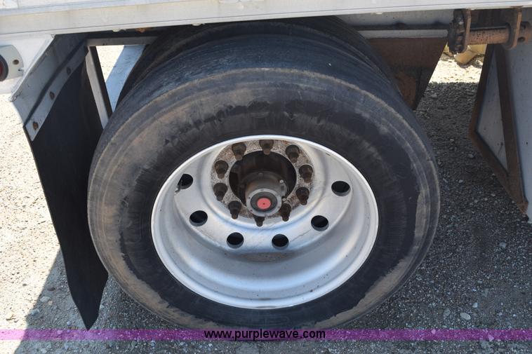 image for item E6281 1999 Fontaine flatbed trailer