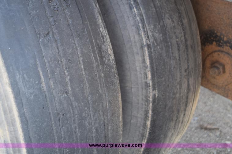 image for item E6281 1999 Fontaine flatbed trailer