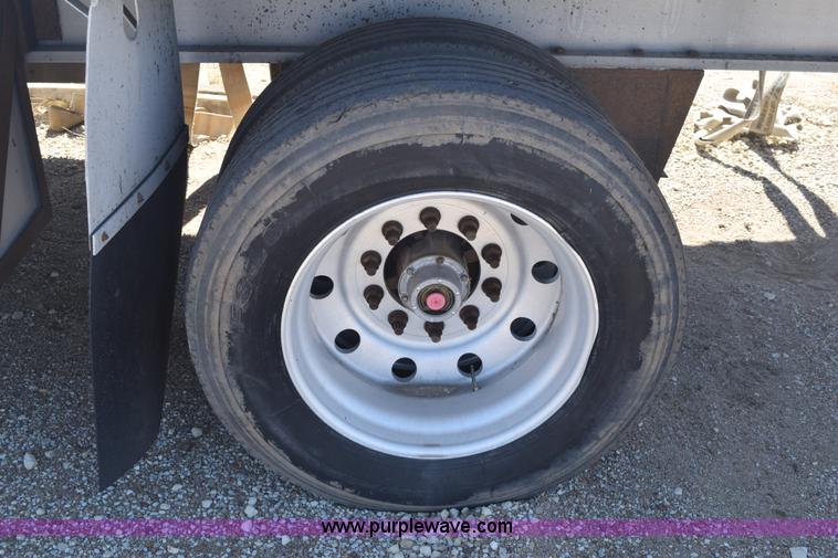 image for item E6281 1999 Fontaine flatbed trailer