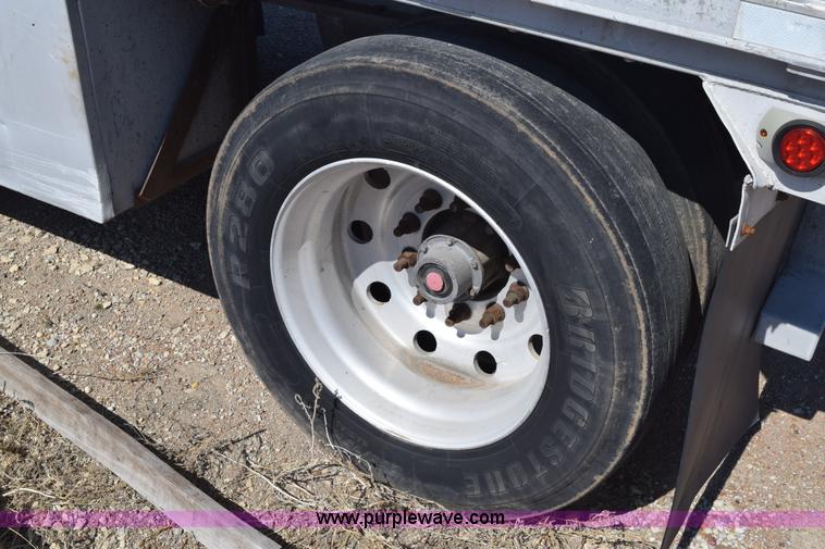 image for item E6281 1999 Fontaine flatbed trailer