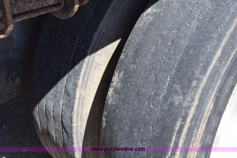 image for item E6281 1999 Fontaine flatbed trailer