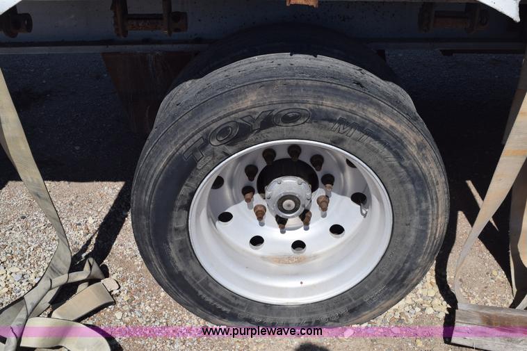 image for item E6281 1999 Fontaine flatbed trailer