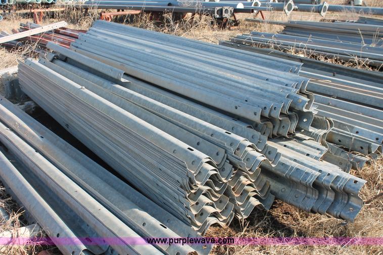 image for item H5886 Assorted guard rail and posts