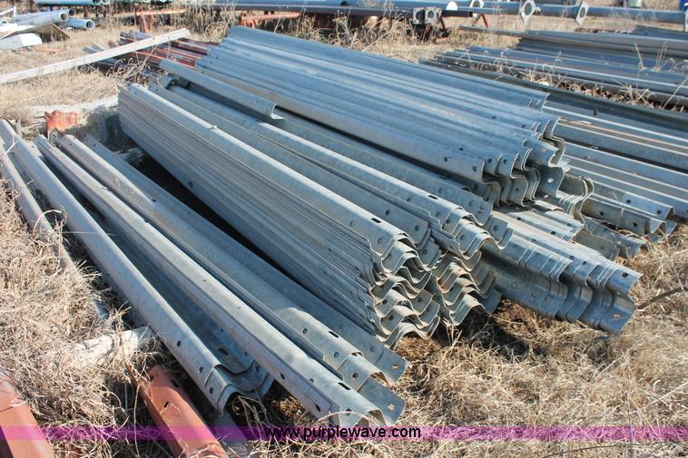 image for item H5886 Assorted guard rail and posts