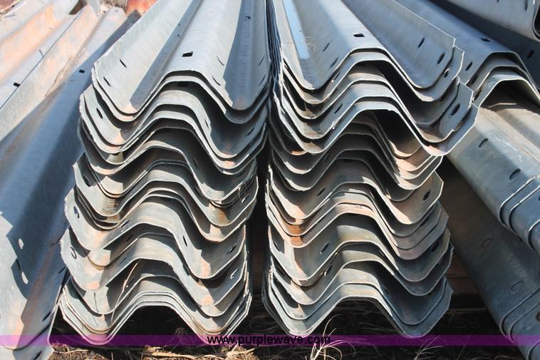 image for item H5886 Assorted guard rail and posts