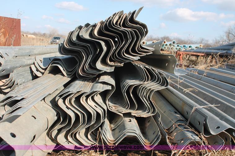 image for item H5886 Assorted guard rail and posts