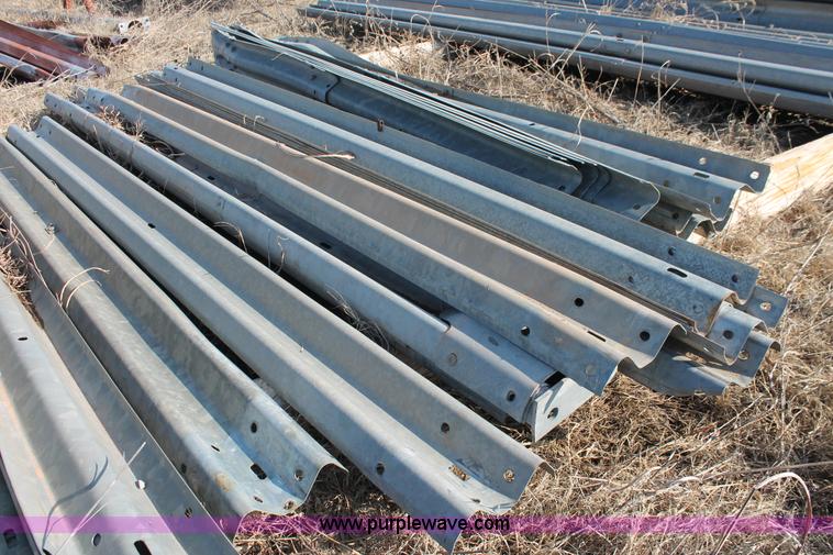 image for item H5886 Assorted guard rail and posts