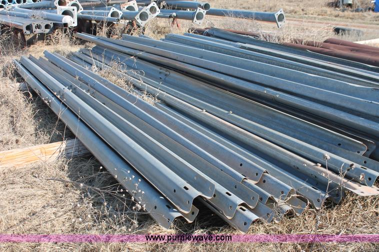 image for item H5886 Assorted guard rail and posts