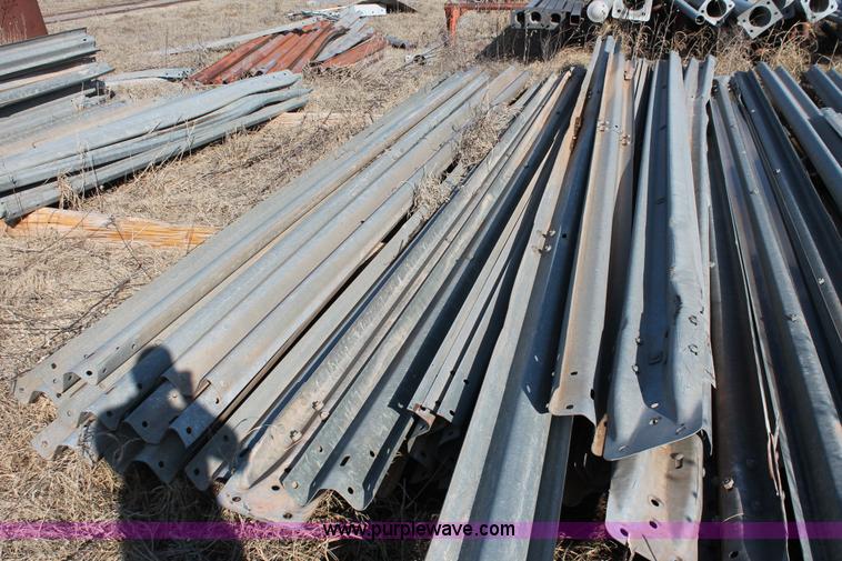 image for item H5886 Assorted guard rail and posts