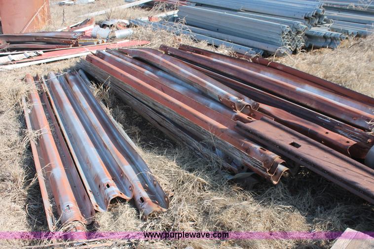 image for item H5886 Assorted guard rail and posts