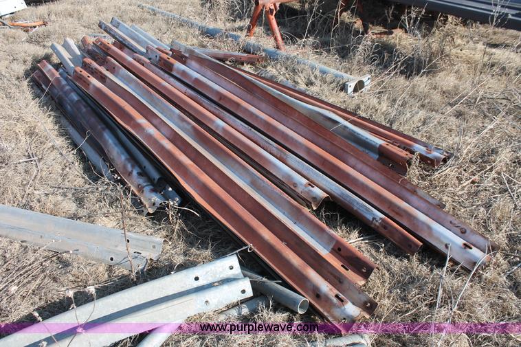 image for item H5886 Assorted guard rail and posts