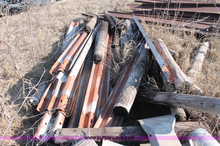 image for item H5886 Assorted guard rail and posts