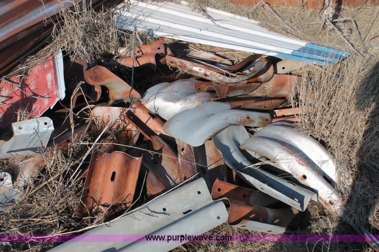 image for item H5886 Assorted guard rail and posts