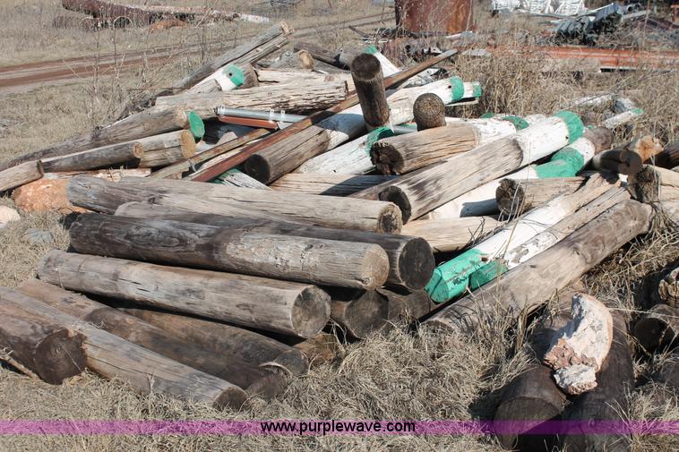 image for item H5886 Assorted guard rail and posts