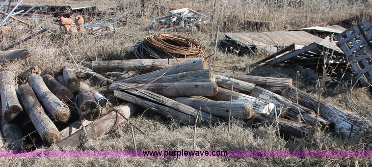 image for item H5886 Assorted guard rail and posts