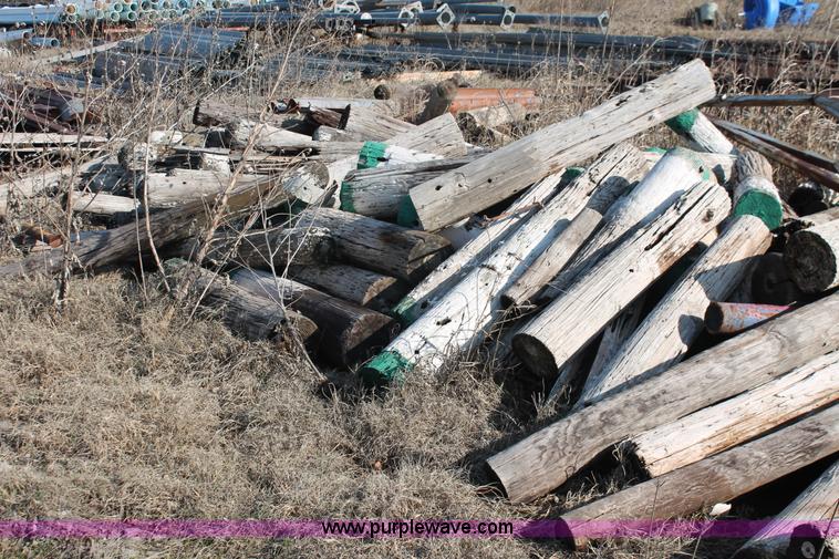 image for item H5886 Assorted guard rail and posts