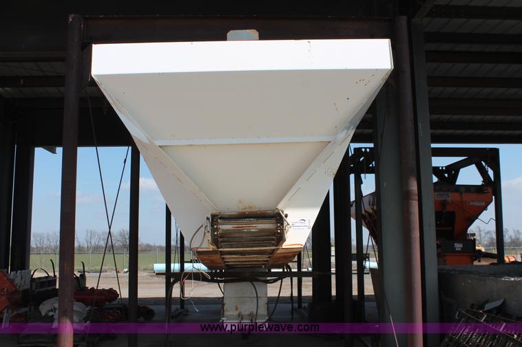 image for item H5893 Warren spreader bed