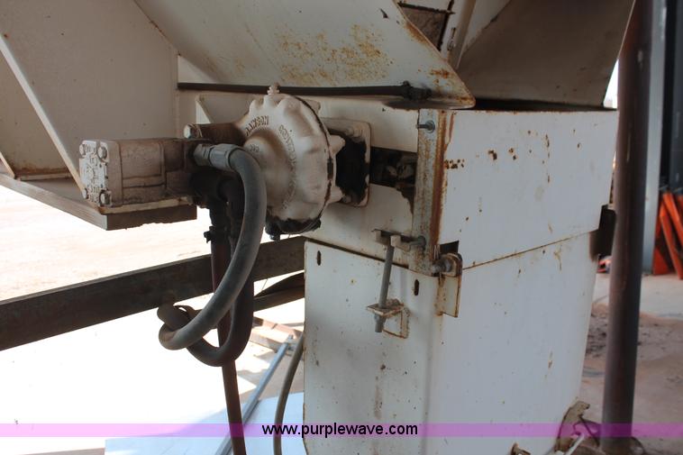 image for item H5893 Warren spreader bed