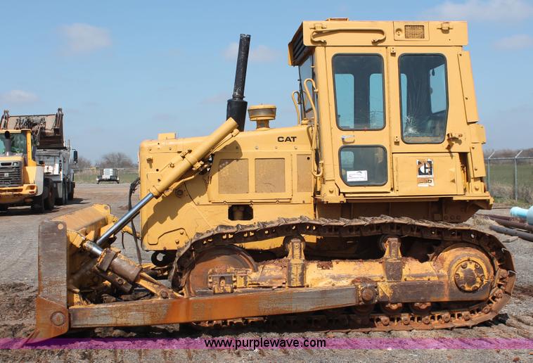 image for item H5898 1978 Caterpillar D6D dozer