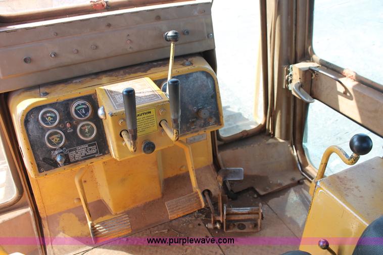 image for item H5898 1978 Caterpillar D6D dozer