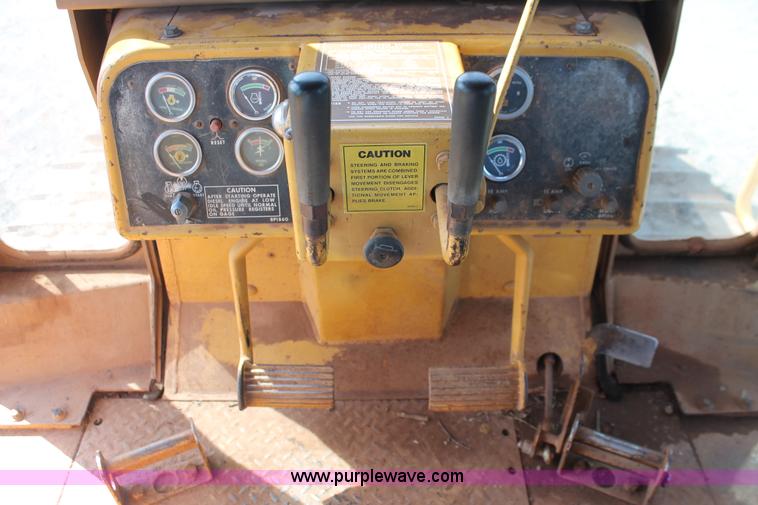 image for item H5898 1978 Caterpillar D6D dozer